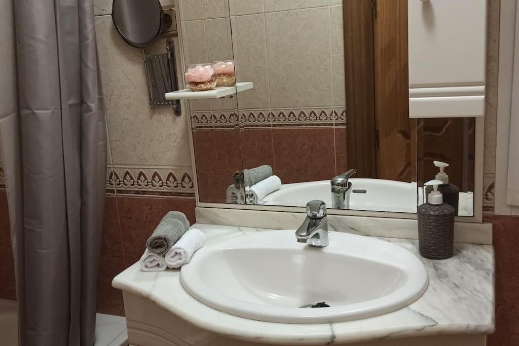 Appartamento Acogedor apartamento ¡A 10 minutos del centro de Málaga! Esterno foto