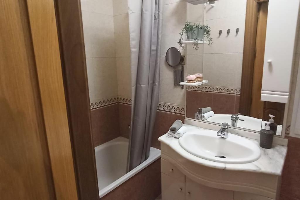 Appartamento Acogedor apartamento ¡A 10 minutos del centro de Málaga! Esterno foto