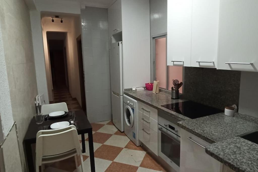 Appartamento Acogedor apartamento ¡A 10 minutos del centro de Málaga! Esterno foto