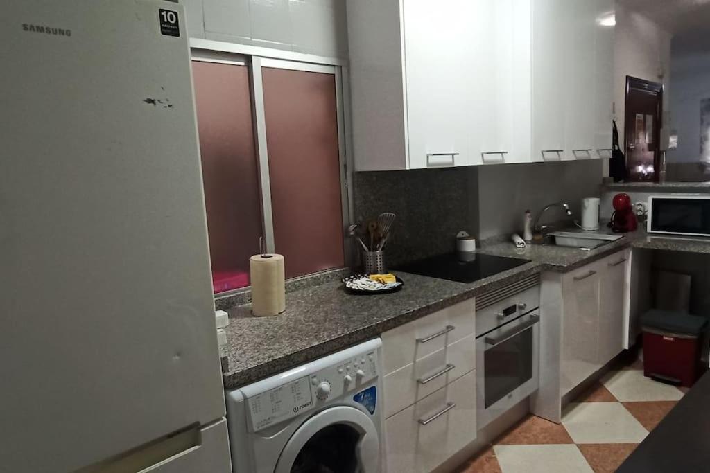 Appartamento Acogedor apartamento ¡A 10 minutos del centro de Málaga! Esterno foto