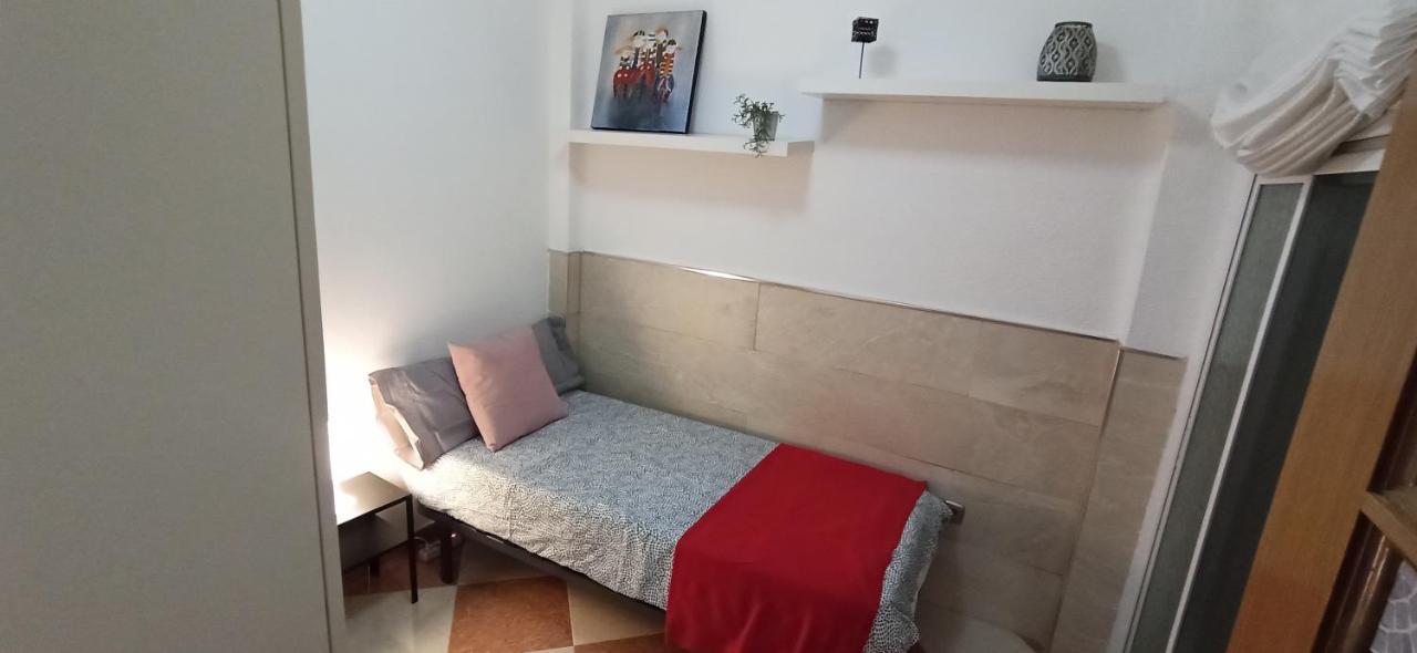 Appartamento Acogedor apartamento ¡A 10 minutos del centro de Málaga! Esterno foto