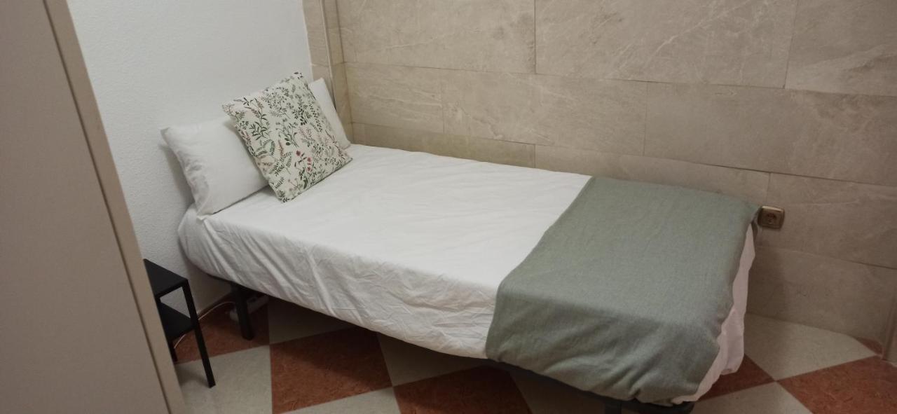 Appartamento Acogedor apartamento ¡A 10 minutos del centro de Málaga! Esterno foto